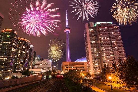 Новогодние традиции в Канаде - Вызов Деда Мороза и Снегурочки 2025-2026