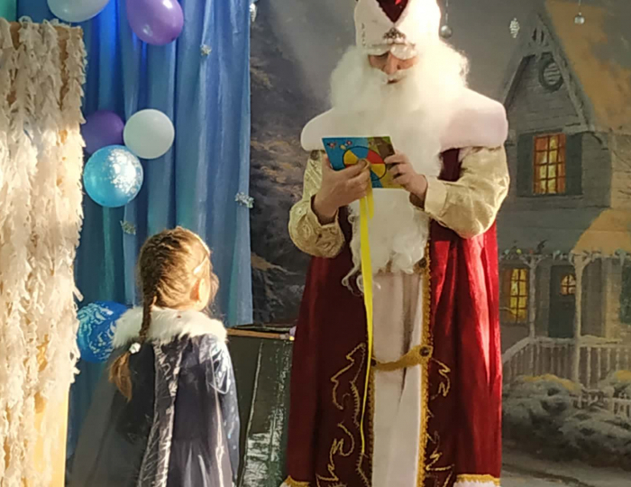 Волшебный Дед Мороз (фокусник с кроликом) и Снегурочка