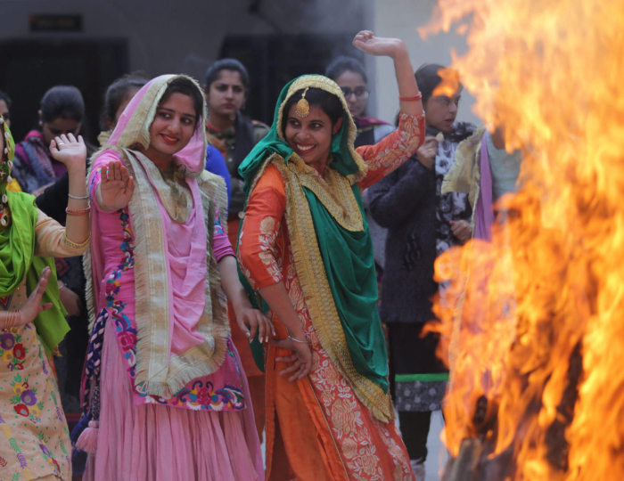 Индийский Новый год 2025 - Вызов Деда Мороза и Снегурочки 2025-2026